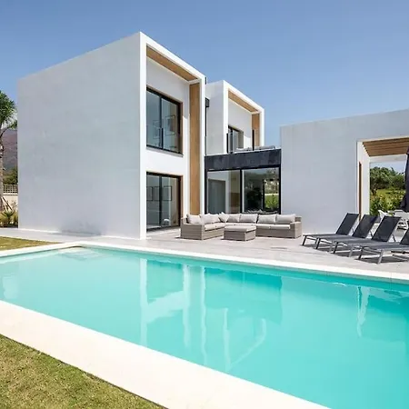 Casa Innes: Entire 5 Bed Modern Villa. Pool. Valle Romano