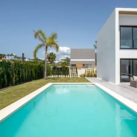 Villa Casa Innes: Entire 5 Bed Modern Villa. Pool. Valle Romano *