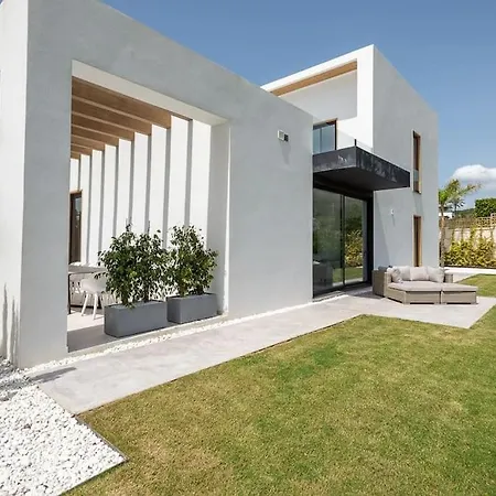 Casa Innes: Entire 5 Bed Modern Villa. Pool. Valle Romano Villa *
