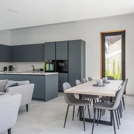 Villa Casa Innes: Entire 5 Bed Modern Villa. Pool. Valle Romano *