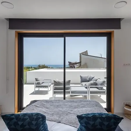 Casa Innes: Entire 5 Bed Modern Villa. Pool. Valle Estepona