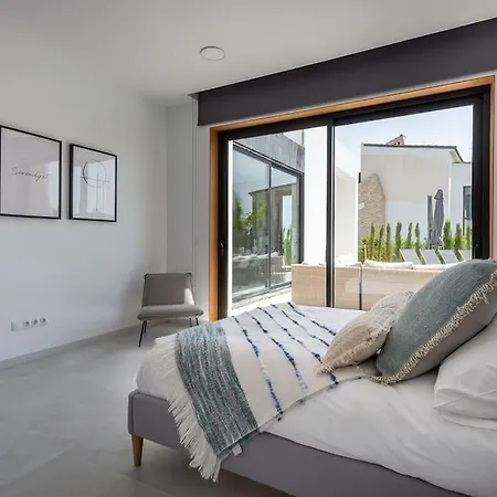 Casa Innes: Entire 5 Bed Modern Villa. Pool. Valle Romano إِستيبونا
