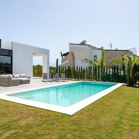 Casa Innes: Entire 5 Bed Modern Villa. Pool. Valle Villa Estepona