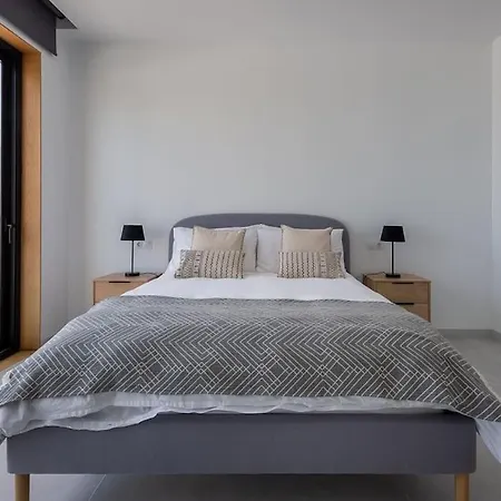 Casa Innes: Entire 5 Bed Modern Villa. Pool. Valle Romano إِستيبونا