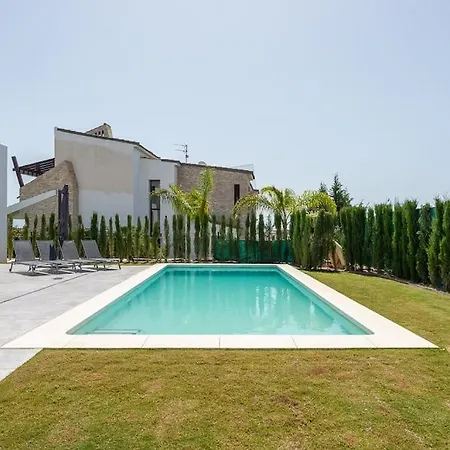 Casa Innes: Entire 5 Bed Modern Villa. Pool. Valle * Estepona