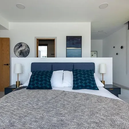 Casa Innes: Entire 5 Bed Modern Villa. Pool. Valle Villa