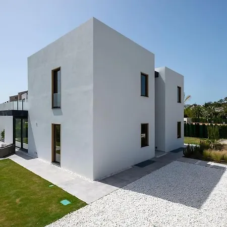 Casa Innes: Entire 5 Bed Modern Villa. Pool. Valle Villa Estepona