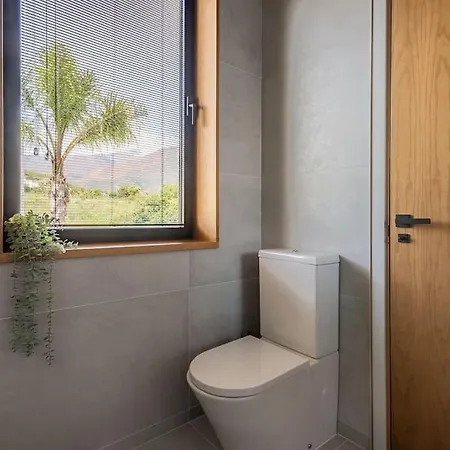 Casa Innes: Entire 5 Bed Modern Villa. Pool. Valle Villa Estepona