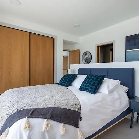 Casa Innes: Entire 5 Bed Modern Villa. Pool. Valle * Estepona